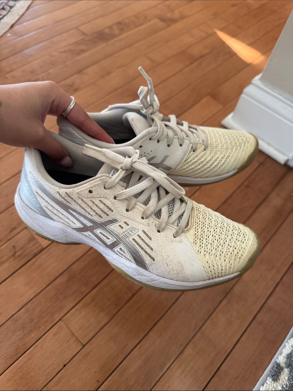 Asics Womens Tennis Shoes size 6